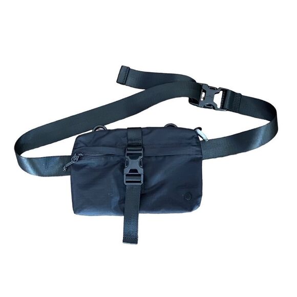 Athleta Oslo Crossbody Waistbag Black - Picture 2 of 5